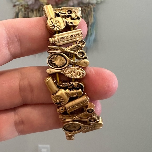 ADORABLE gold coloured hair product themed costume jewelry bracelet, stretchy - Picture 10 of 11